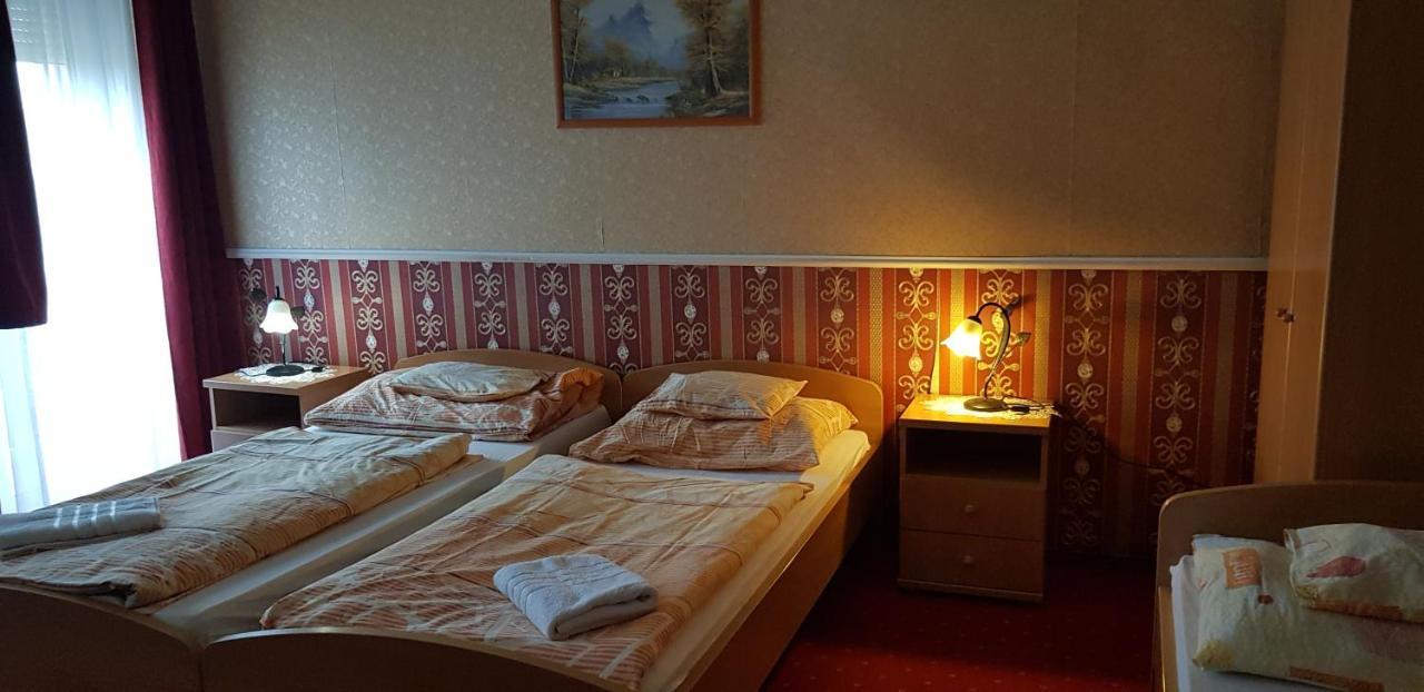 Kalman Panzio Bed & Breakfast Szeged Exterior photo