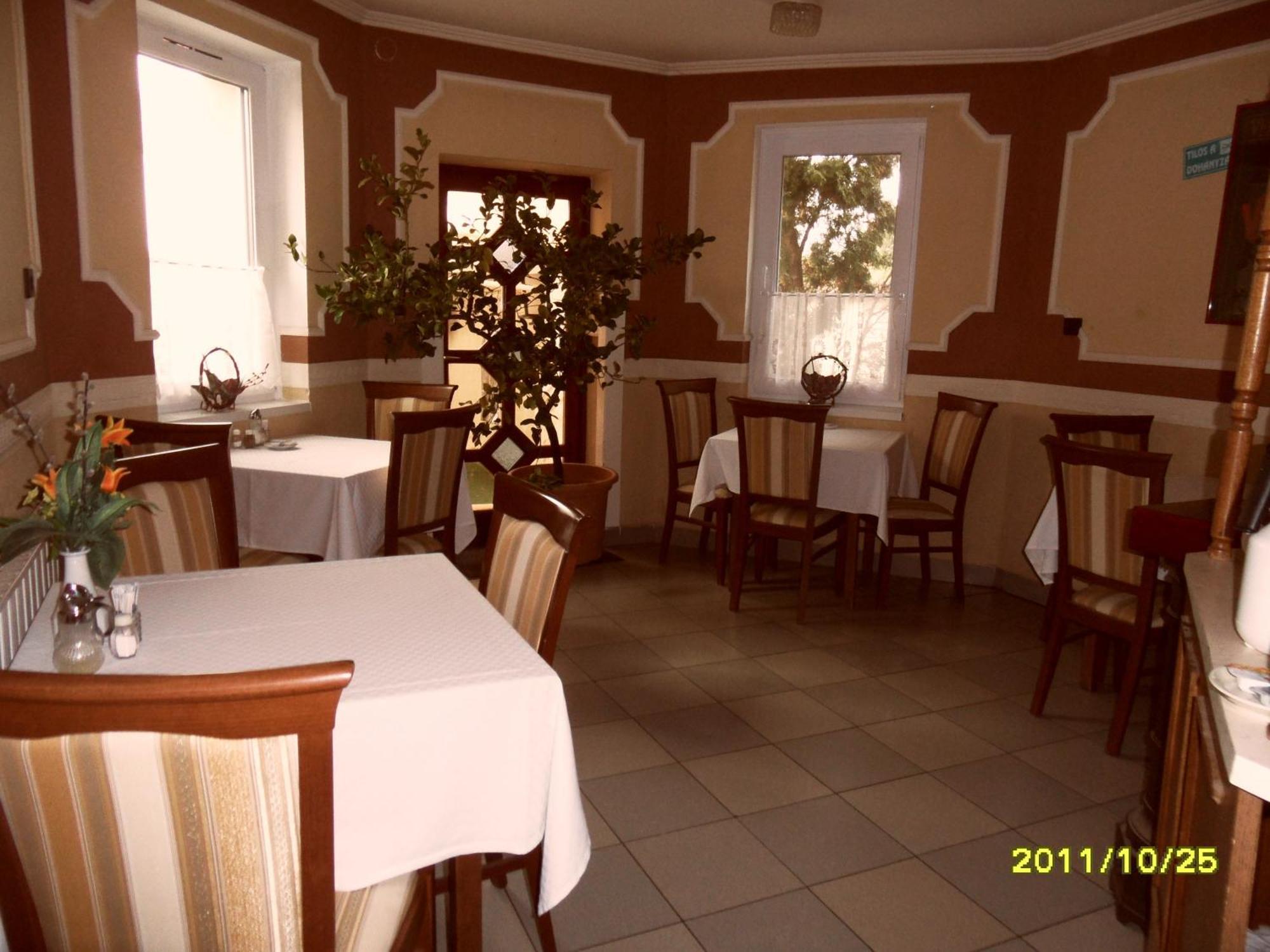 Kalman Panzio Bed & Breakfast Szeged Exterior photo