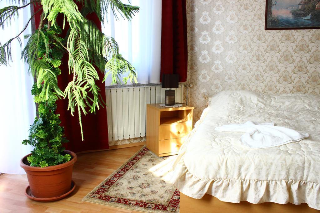 Kalman Panzio Bed & Breakfast Szeged Exterior photo