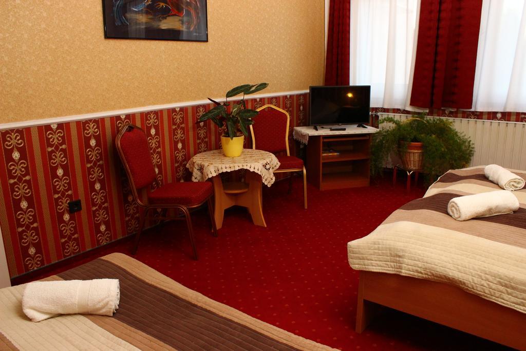 Kalman Panzio Bed & Breakfast Szeged Exterior photo