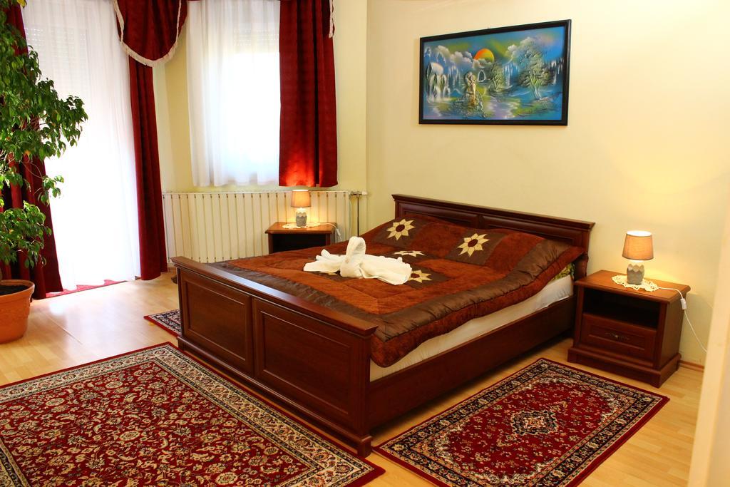 Kalman Panzio Bed & Breakfast Szeged Exterior photo