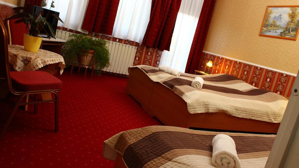 Kalman Panzio Bed & Breakfast Szeged Exterior photo