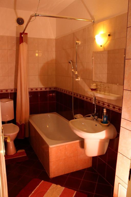 Kalman Panzio Bed & Breakfast Szeged Exterior photo