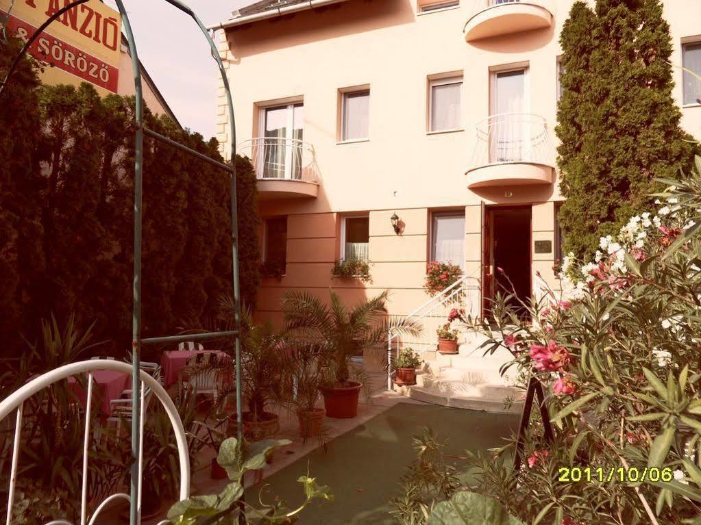 Kalman Panzio Bed & Breakfast Szeged Exterior photo